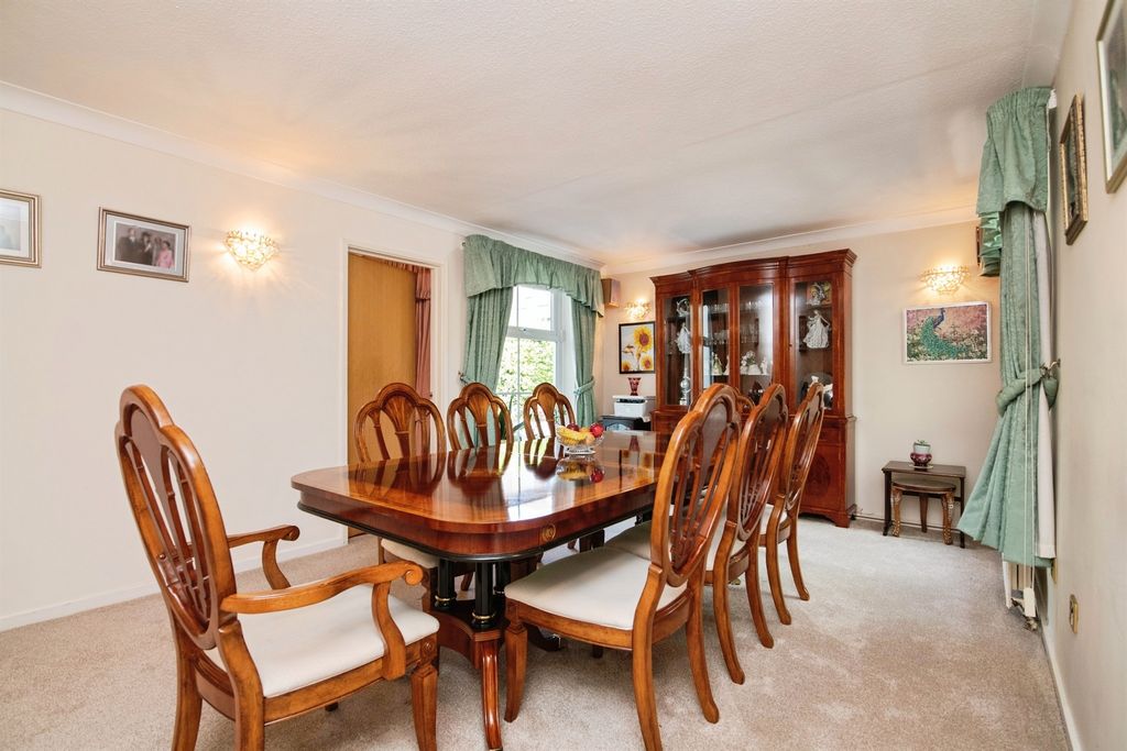 Property photo 3 of 23