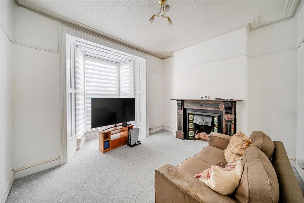 Property photo 2 of 15 1384852-14-6936d4E352ce0.Jpg