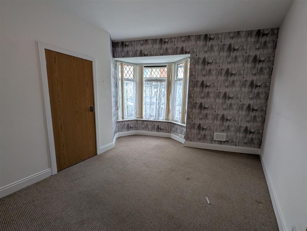 Property photo 3 of 10 Lounge