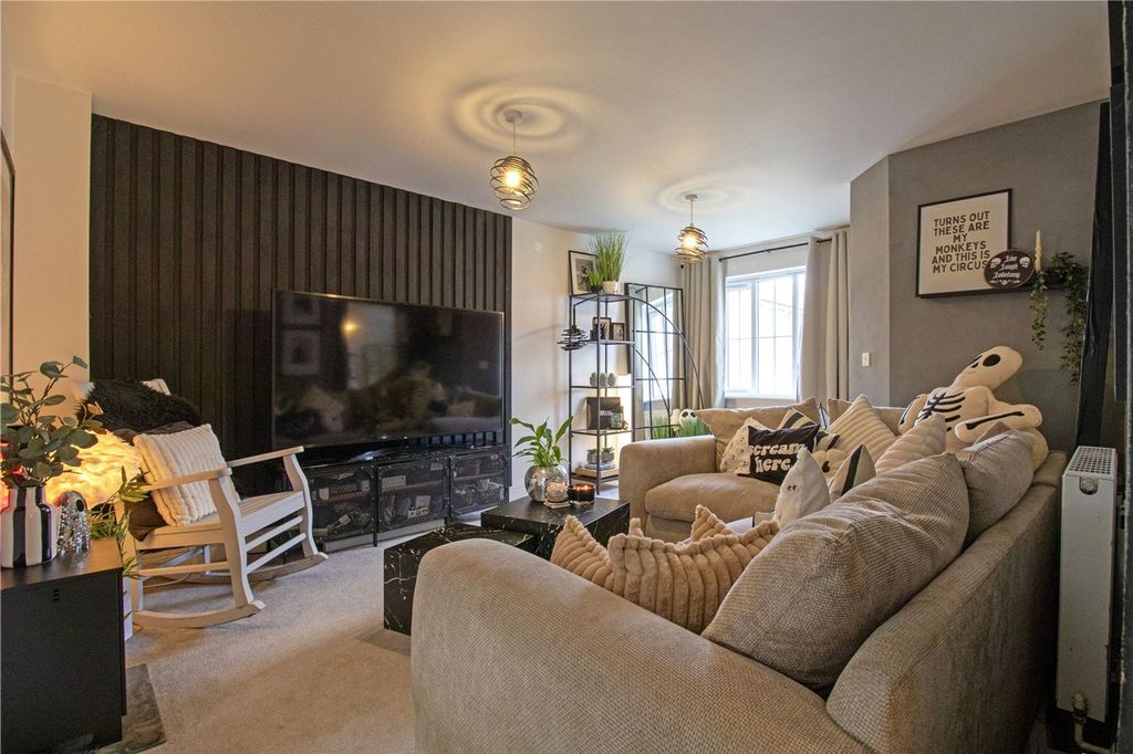 Property photo 2 of 28