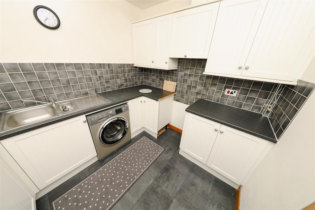 Property photo 2 of 12 B