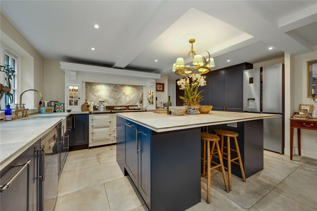 Property photo 3 of 20 Kitchen/Dining Room