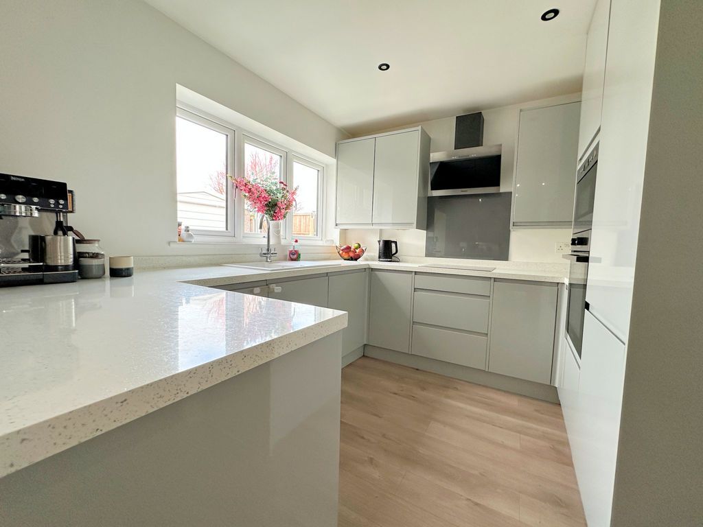 Property photo 2 of 21 Kitchen