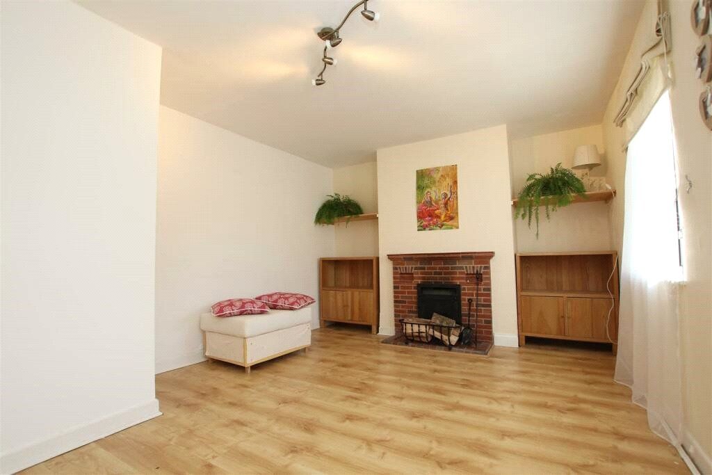 Property photo 1 of 18 Living Room