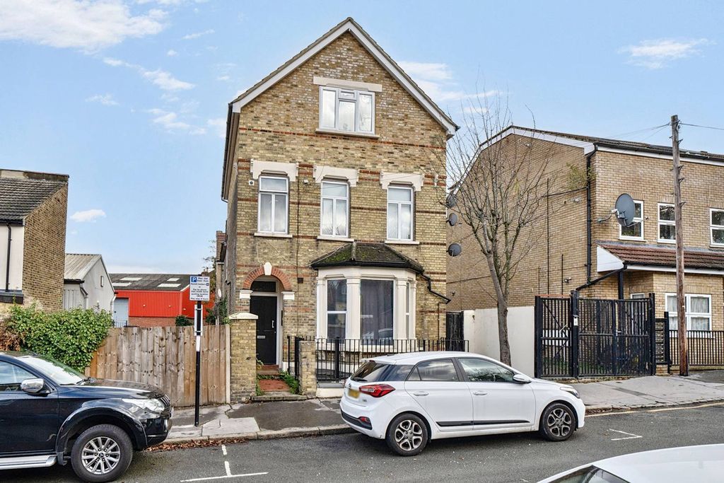 Property photo 3 of 9