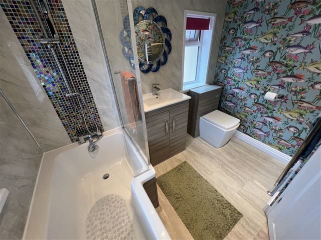 Property photo 3 of 21 Bathroom