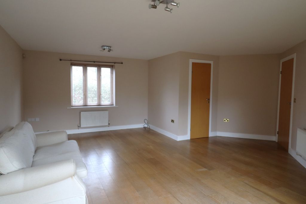 Property photo 3 of 11 18 Eskdale Lounge 2