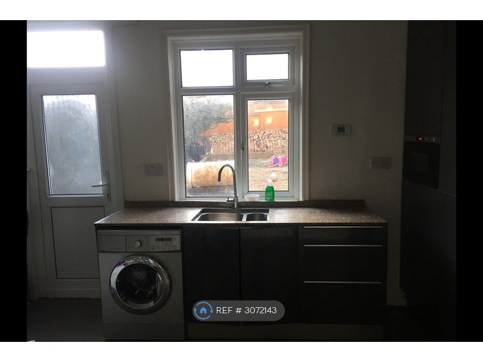 Property photo 3 of 20 Kitchen Windows To The Garden