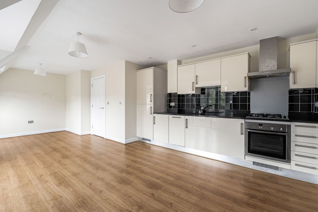 Property photo 3 of 19 Reception/Kitchen