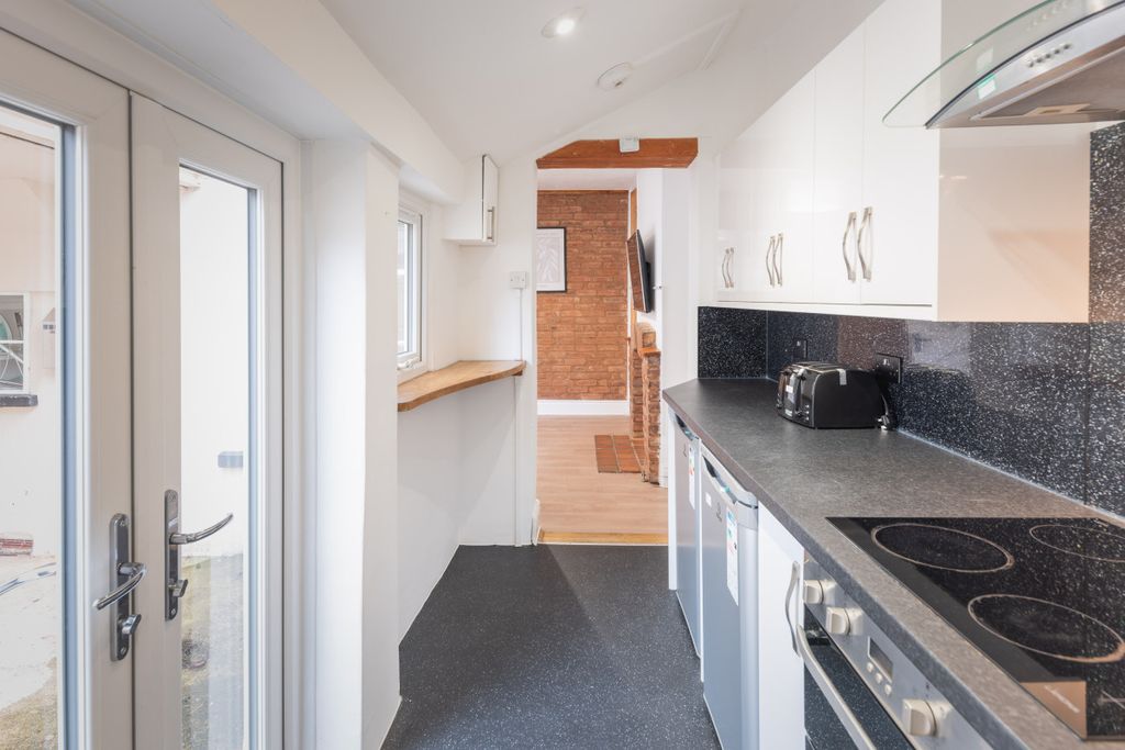 Property photo 3 of 13 4 Old Park Road, Kitchen 2