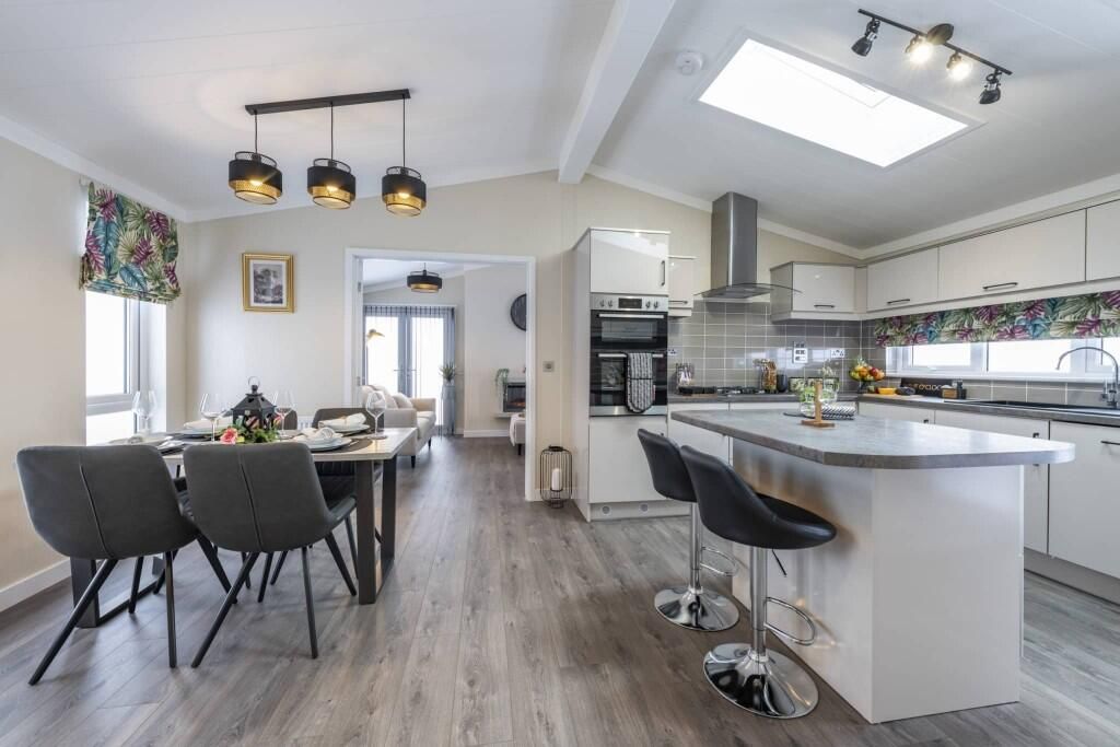 Property photo 1 of 7 Kitchen/Dining