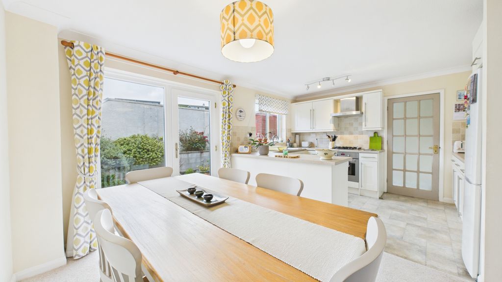 Property photo 3 of 16 Gallery