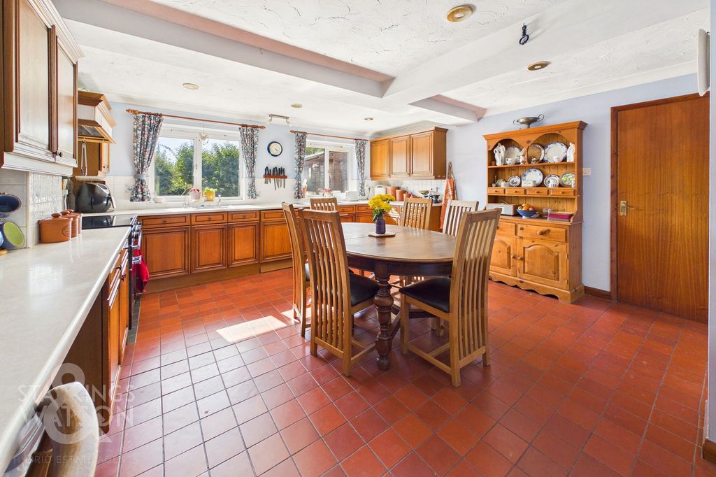 Property photo 3 of 27