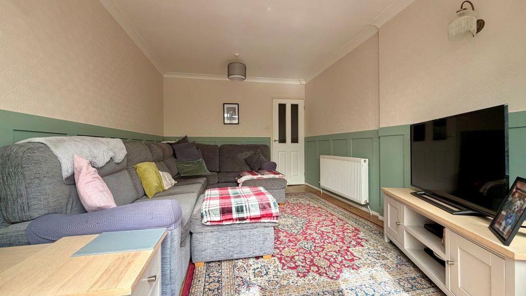 Property photo 3 of 10 Livingroom.Jpg