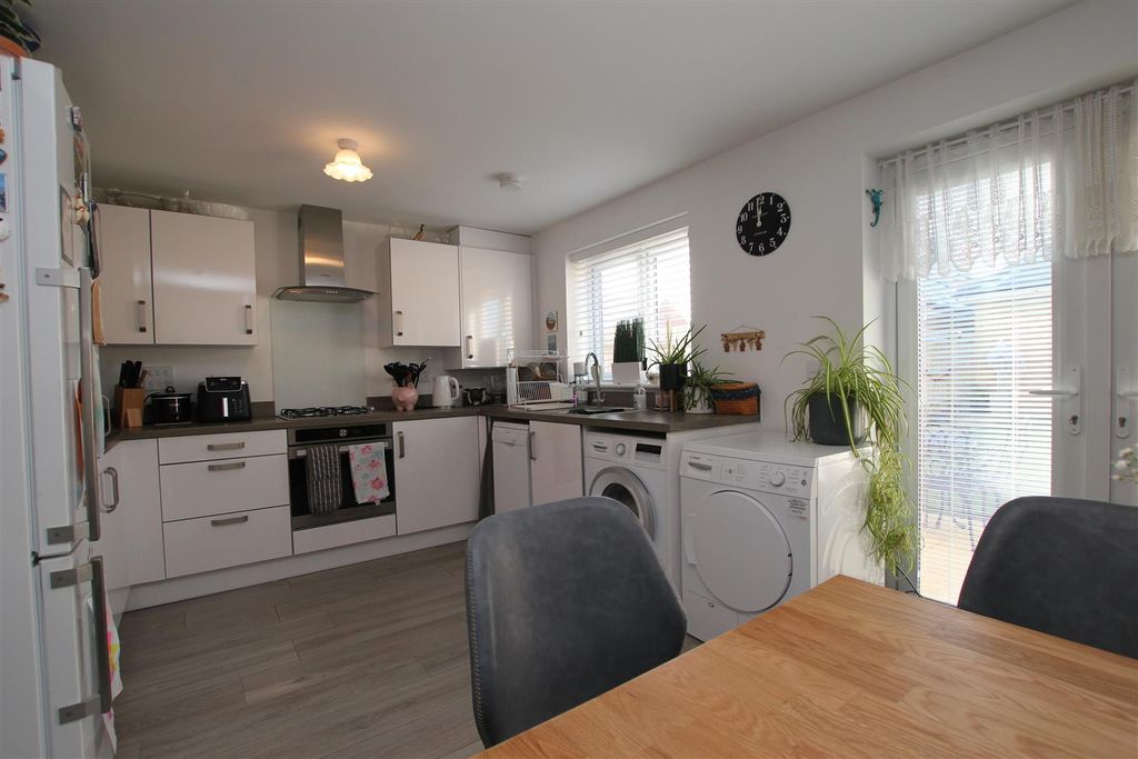 Property photo 2 of 10 Kit 2.Jpg