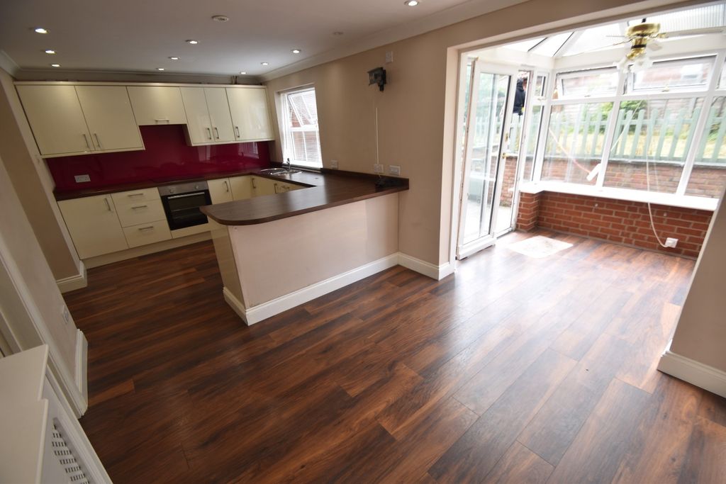 Property photo 2 of 21 4110682