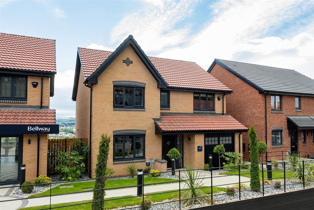 Property photo 1 of 17 Bellway_Whitworth_View_Cutler_Ht_036.Jpg