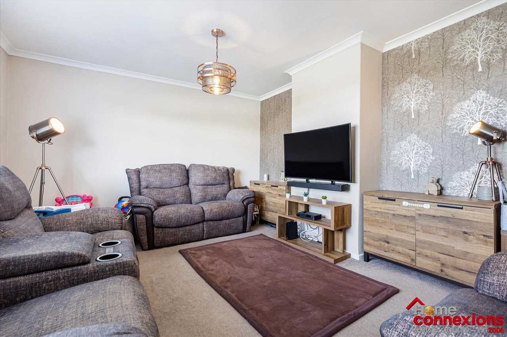 Property photo 2 of 26 Lounge (1)