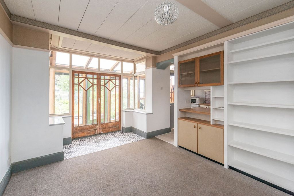 Property photo 3 of 28