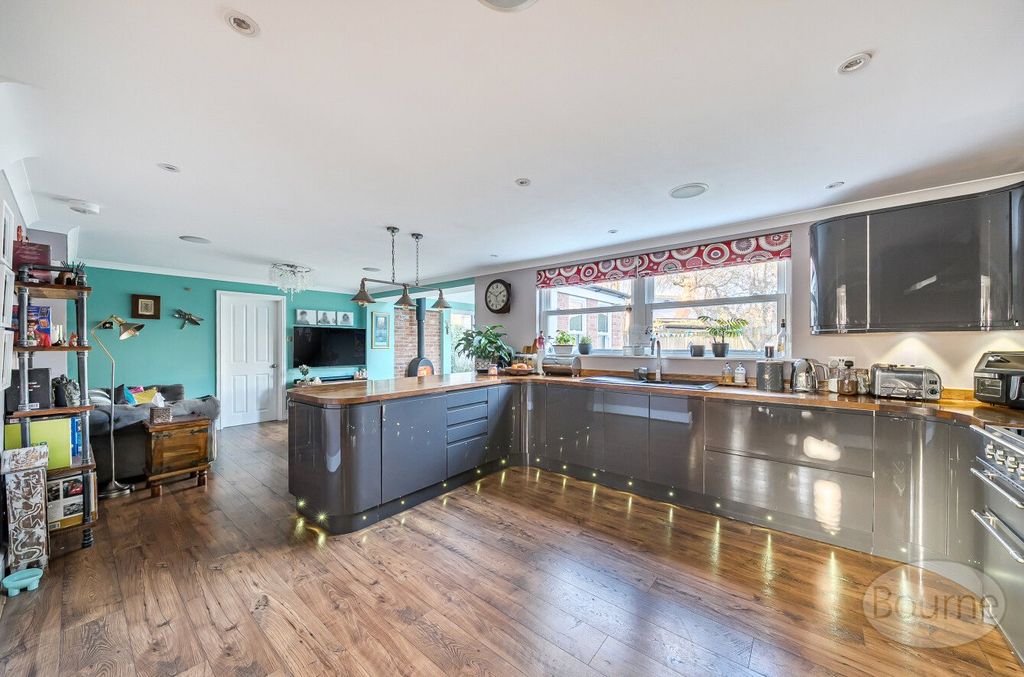 Property photo 2 of 23 Picture No. 08