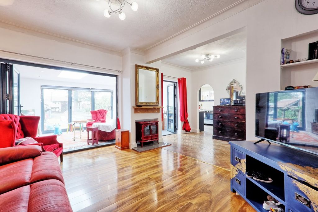 Property photo 3 of 27
