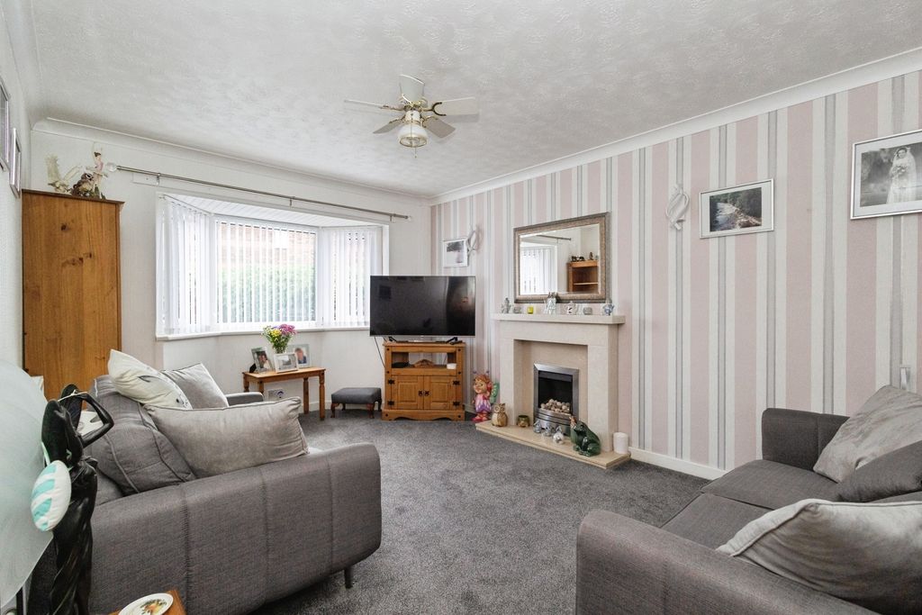 Property photo 2 of 17 Photo