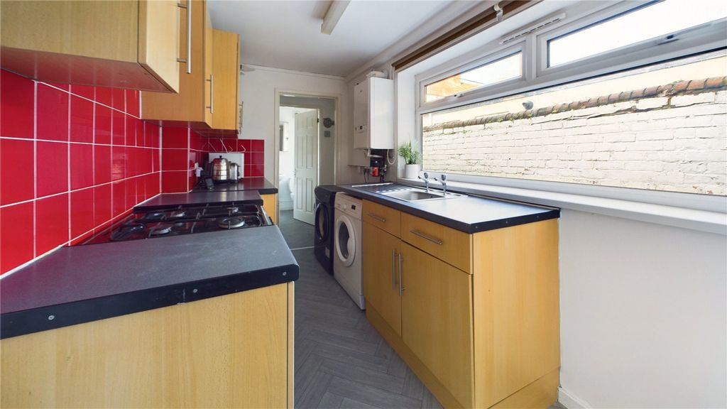 Property photo 2 of 6 Kitchen