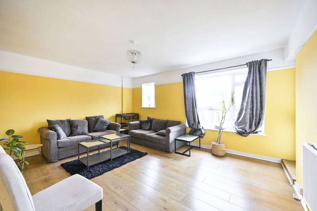 Property photo 2 of 11