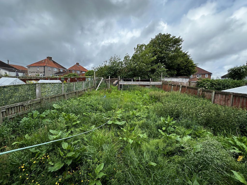 Property photo 3 of 14 6 May Crescent-11.Jpg