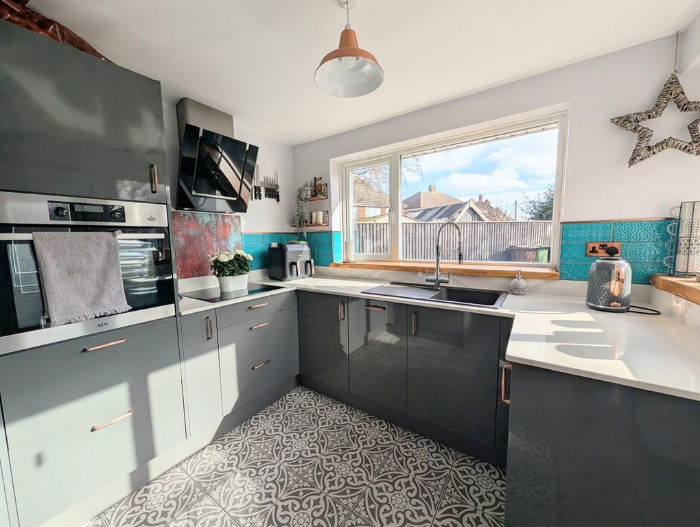 Property photo 3 of 16 Kitchen