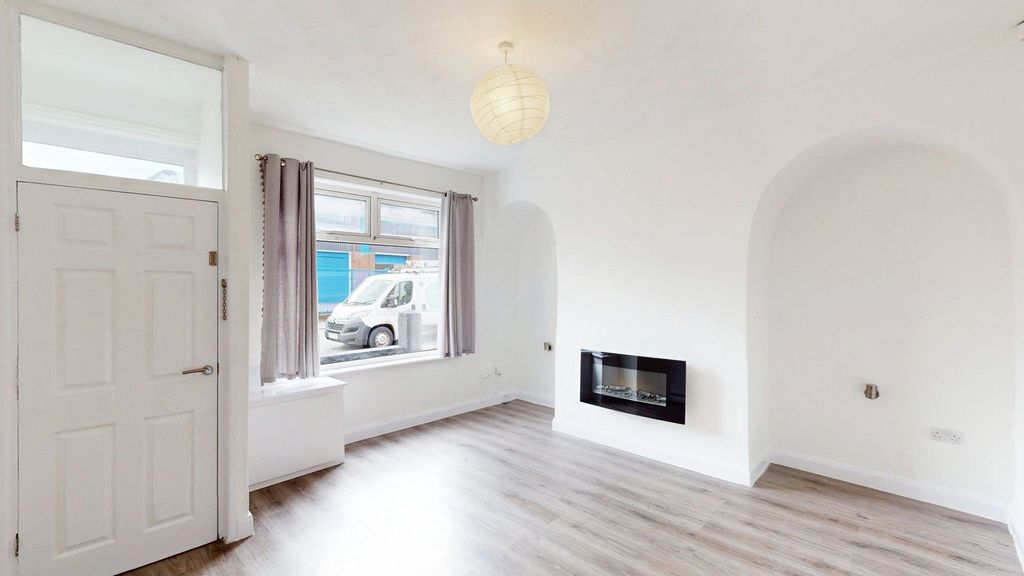 Property photo 2 of 11 Lounge