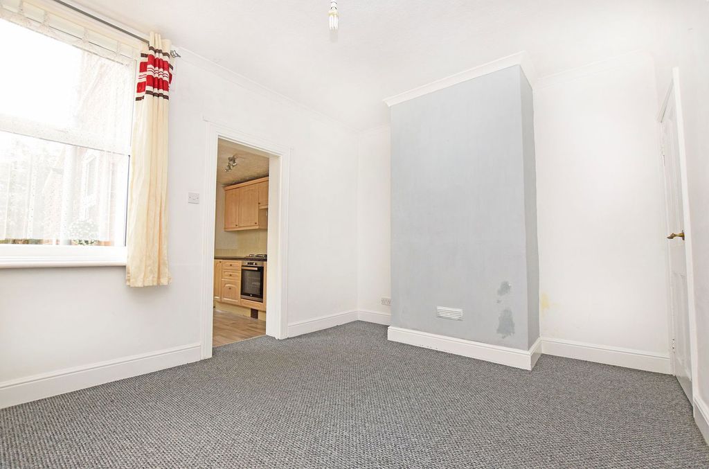 Property photo 3 of 8