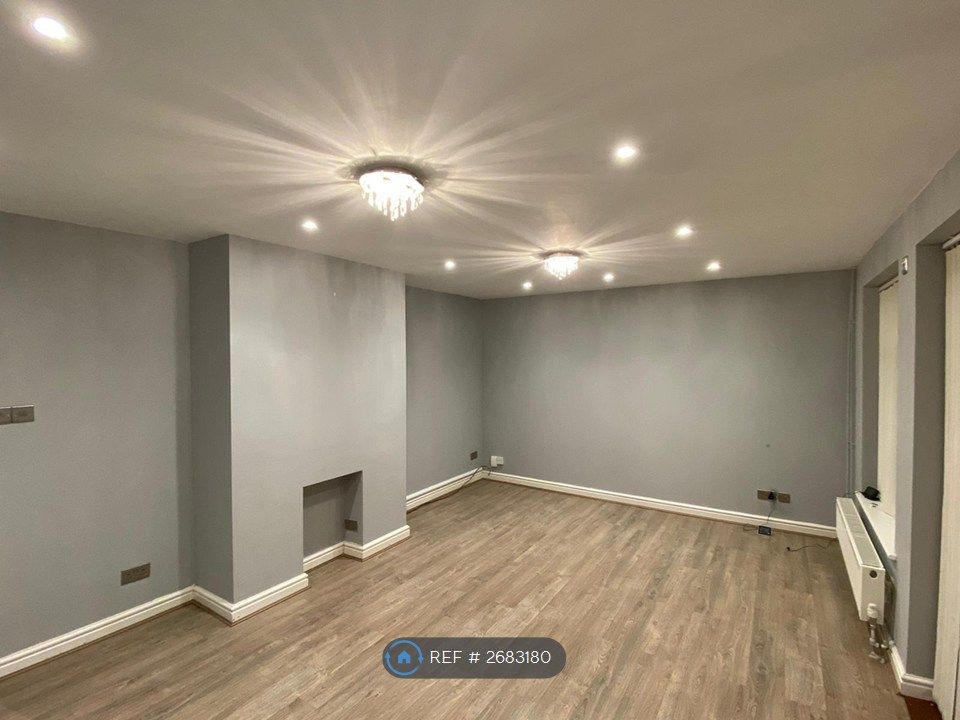 Property photo 3 of 14 Hall