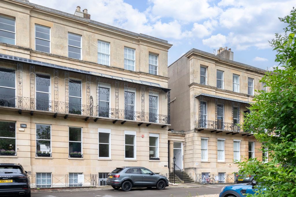 Property photo 1 of 8 7 Lansdown Place-02