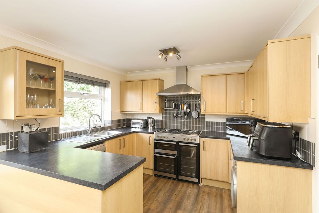 Property photo 2 of 28