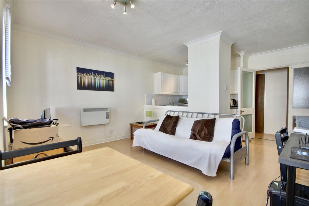 Property photo 2 of 7 Ed772D74-A40B-477F-B239-3A6864F4B5B5_1_201_A.Jpeg