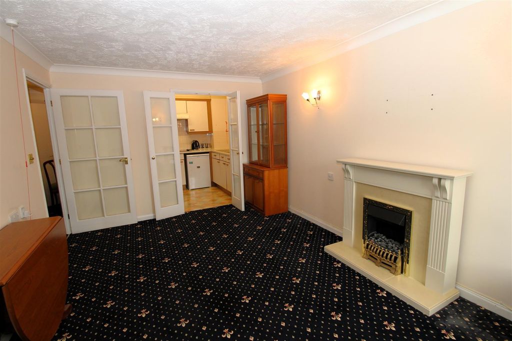 Property photo 3 of 18 Lounge1.Jpg