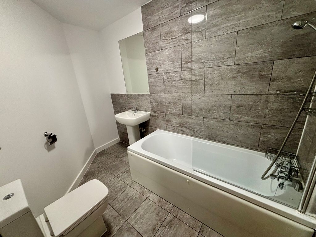 Property photo 3 of 6 Bathroom