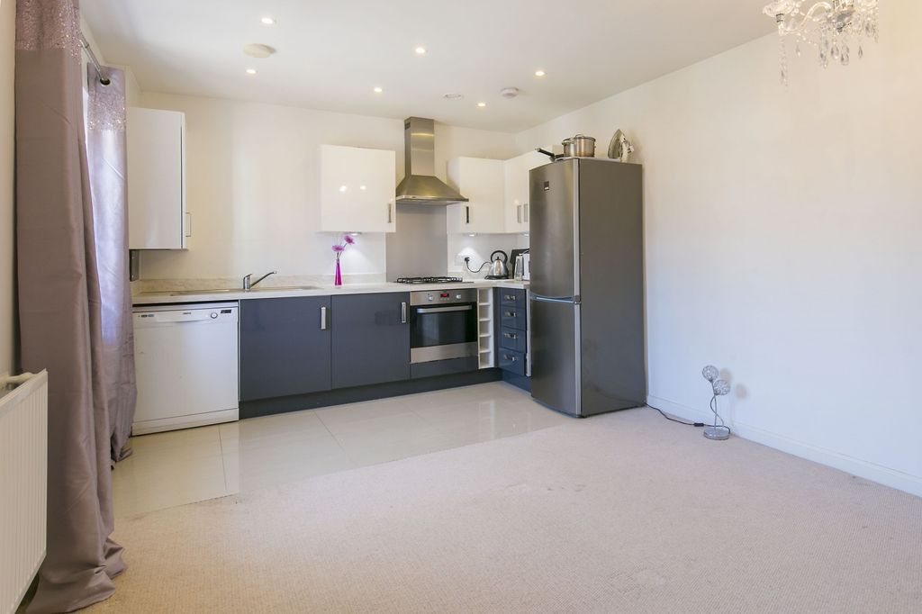 Property photo 2 of 7 Kitchen