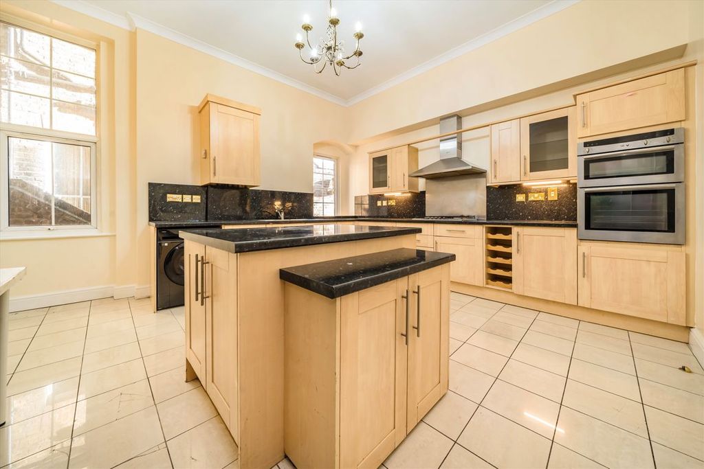 Property photo 3 of 7