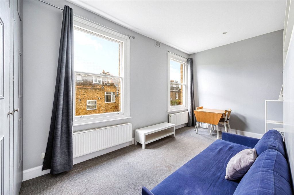 Property photo 2 of 8 Studio Room