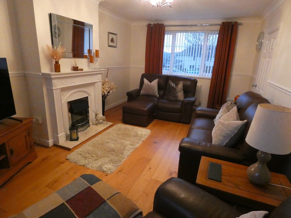 Property photo 2 of 16 Main Lounge