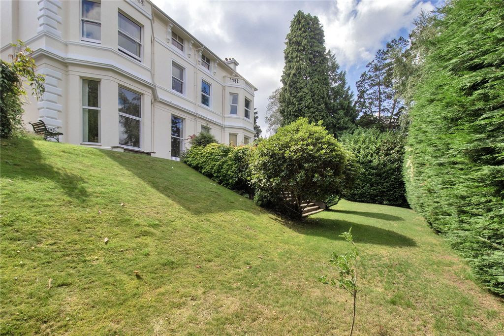 Property photo 2 of 13 Gardens