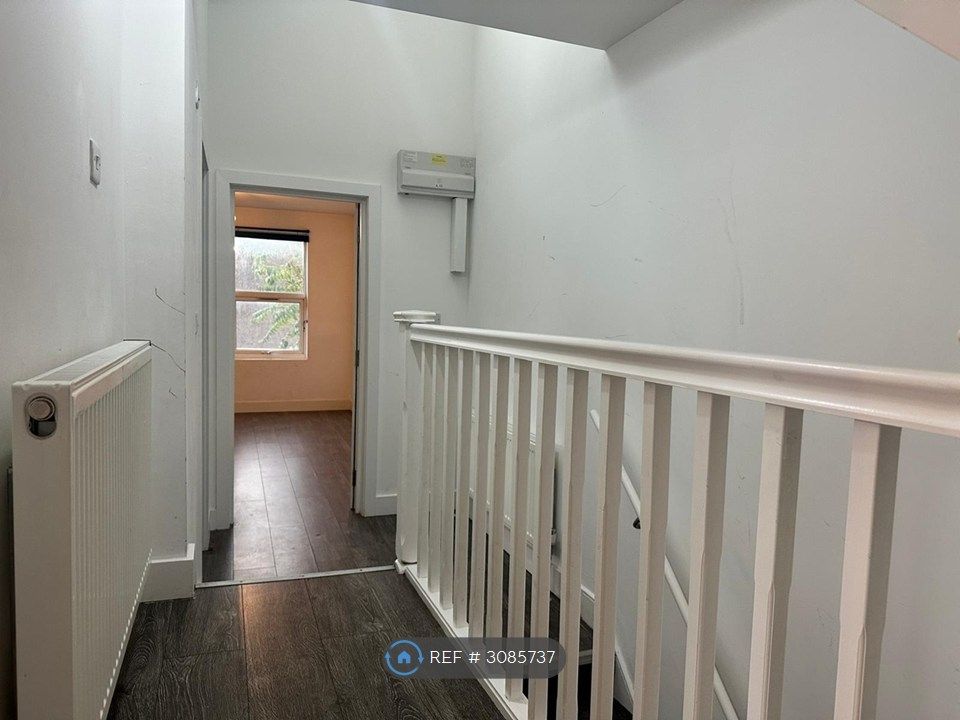 Property photo 3 of 14 First Floor Landing 2
