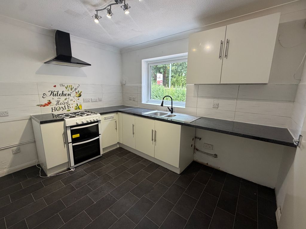 Property photo 2 of 8 Kitchen