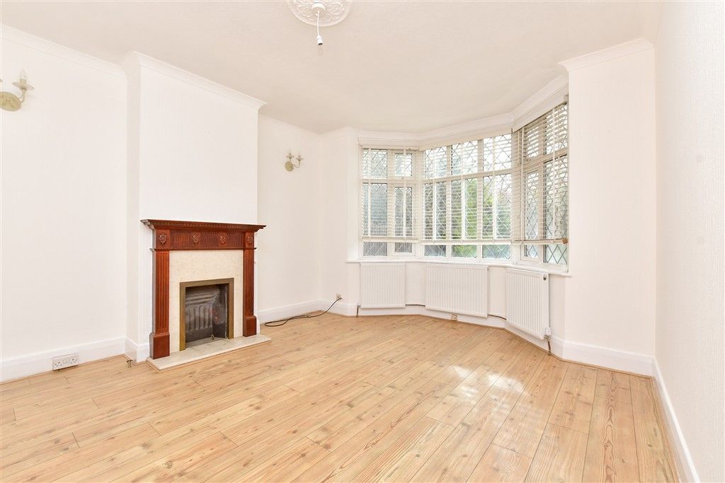 Property photo 3 of 15 Lounge