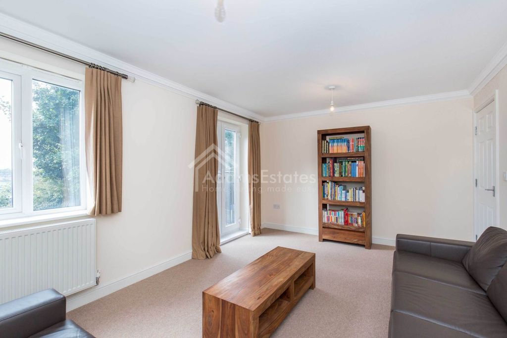 Additional image 6 of 4 bed semi-detached house for saleHighfield Court, Batley WF17