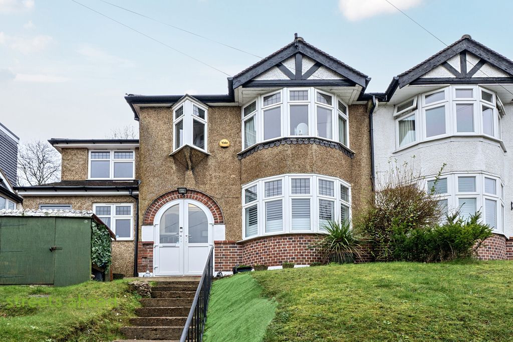 Property photo 1 of 17 6136Ffc9-Dd90-43d...