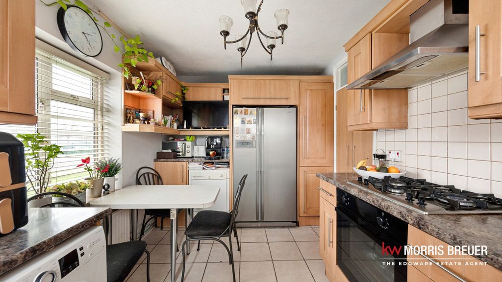 Property photo 3 of 18