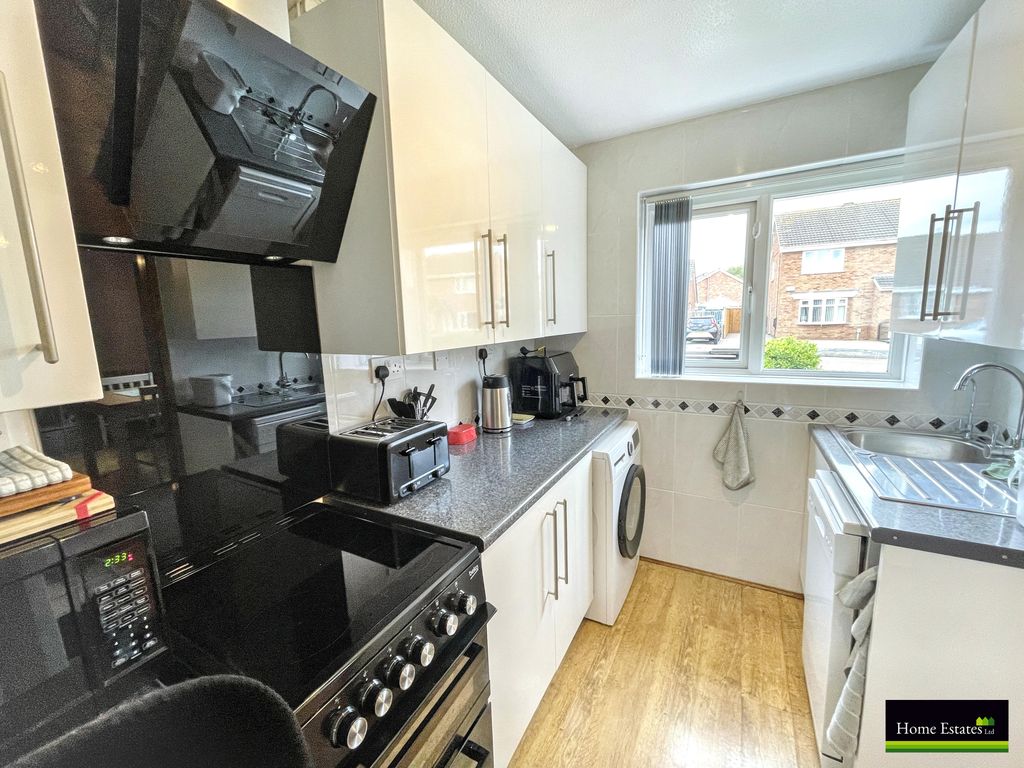Property photo 3 of 12 Kitchen